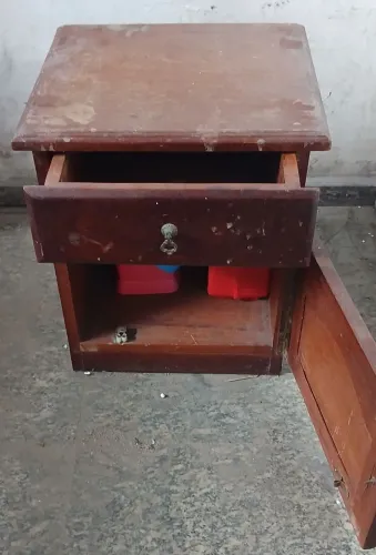 CRIADO MUDO