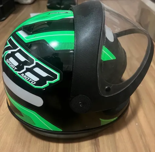 Capa de chuva GG, Capacete 62 e Bota de chuva 41