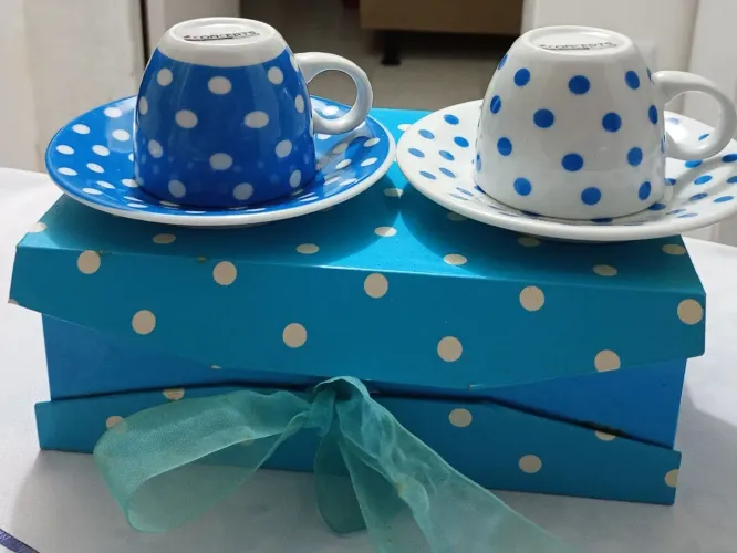 Kit com 2 Xícaras e Pires de Poá