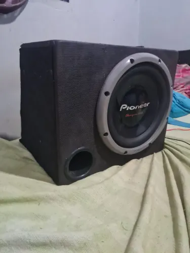 Caixa com Grave Pioneer