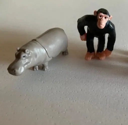 2 Kinder ovo natoons hipopótamo e macaco
