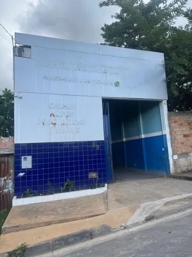 Aluga se galpão