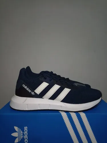 Tênis Adidas tamanho 40 original masculino