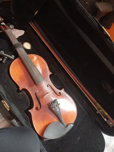 Violino Eagle VK-644 4/4 - Completo com estojo, arco e espaleira
