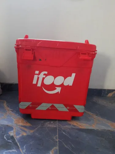 Baú novo pouco tempo de uso