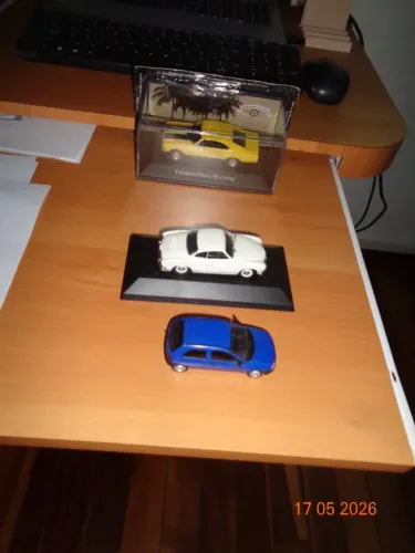Lote de 3 Carrinhos escala 1 sobre 43