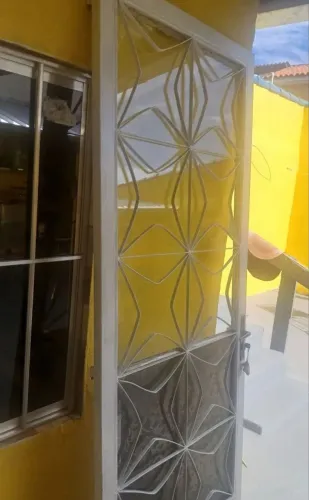 Porta de Ferro com Fechadura e sem o Portal 