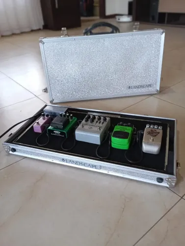 Pedaleia Case LandScape com  Cinco Pedais e Pedal Supply PS5 LandScape - Oportunidade!!!