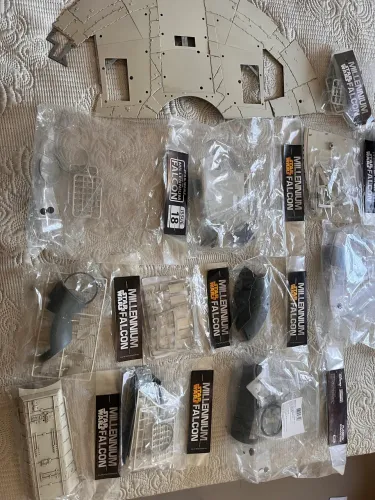 Fascículos millenium Falcon (1 à 26 planeta de Agostini) 