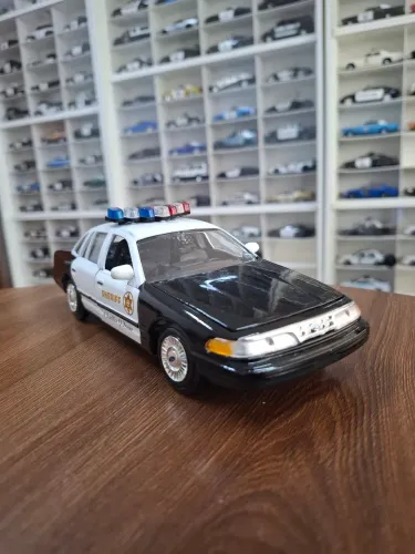 Miniatura Police 1/24 Ford Crown Victoria 1997