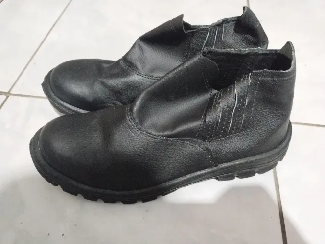 Kit EPI: Bota de Segurança de Couro Nº 44 + Colete Refletivo Plastcor (Tam. G)