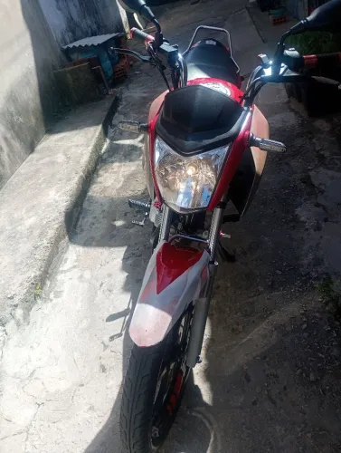 Moto pouca quilometragem, bem conservada 