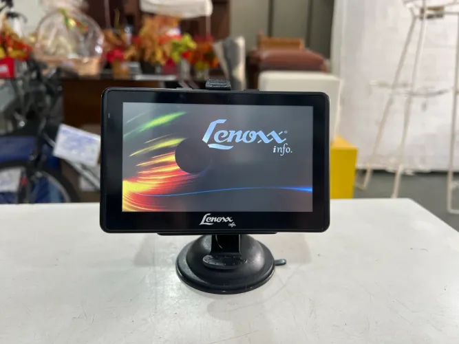 TV portátil com GPS LCD de 5 polegadas Lenoxx GP-500A com Tela Manchada