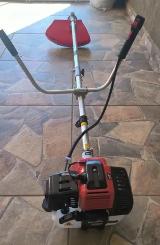 Vendo roçadeira Toyama RT52L nova. Sou de Itaboraí 