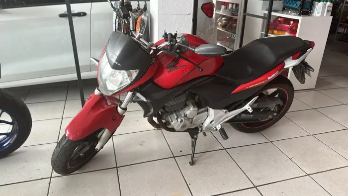 CB 300 ANO 2012