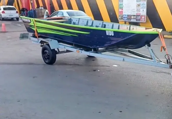 Conjunto barco motor carretinha