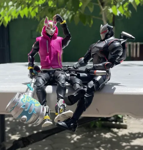 Combo Action-figures/bonecos Fortnite 18cm (Omega + Drift)