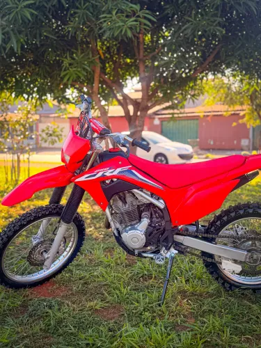 CRF 250F / 2022 / CHEIA DE ACESSÓRIOS