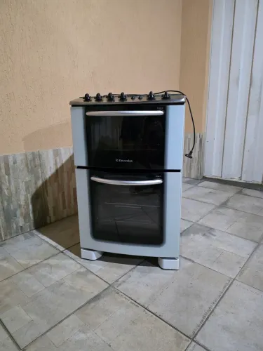 Fogão Electrolux 4 bocas e 2 fornos