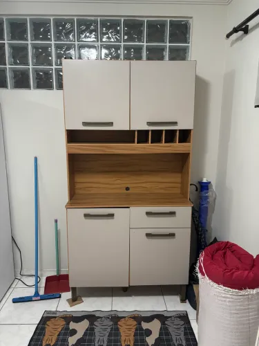 Guarda roupa e armário