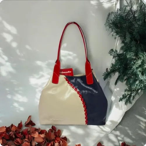 Bolsa Feminina Couro Legítimo Anandra Cor Vermelho/Azul/Off White 