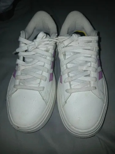 Tênis adidas