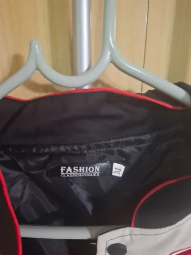 jaqueta estilo corrida vermelha 