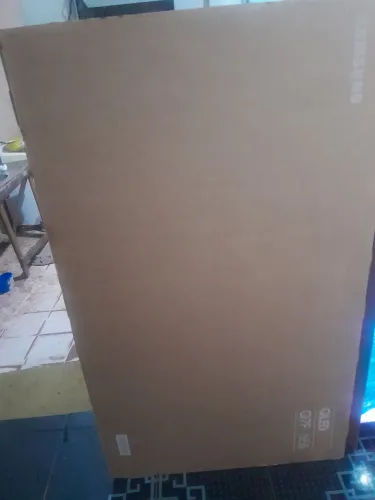 Caixa de papelão para TV 65