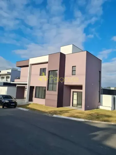 Sobrado Moderno com 3 Dormitórios, Suíte com Closet e Área Gourmet no Condomínio Vila Roma