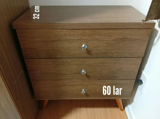 2 criado mudo com pé palito três gavetas