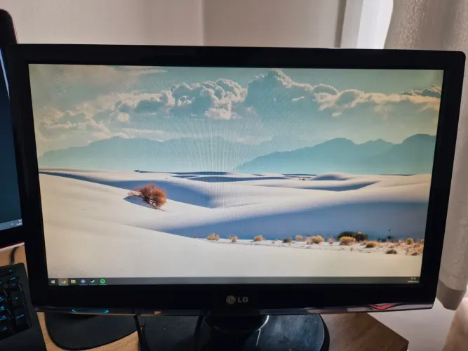 Monitor LG full HD Flatron W2253V