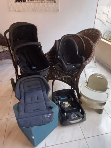 Kit Carrinho De Bebê Mobi Trio Safety1st + colchonete + cadeirinha de alimentação