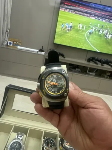 Citizen meia lua amarelo 