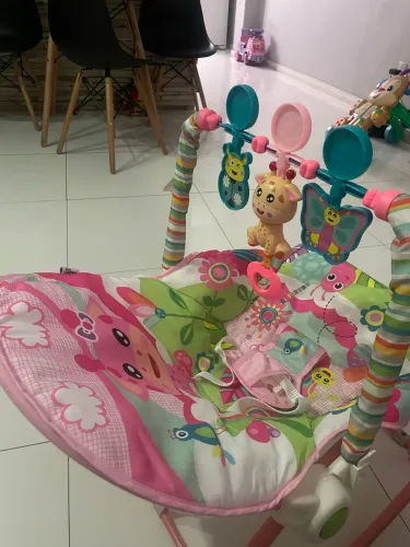 Cadeira balanço musical infantil 
