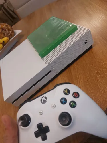 Xbox One S 1TB + Controle e Jogos