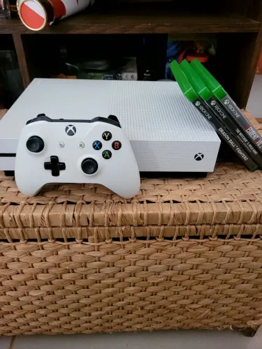 Xbox one 1 TB - 1 controle com 3 jogos