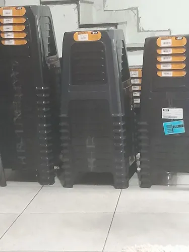 Vende-se banquetas, peso máximo 100kg