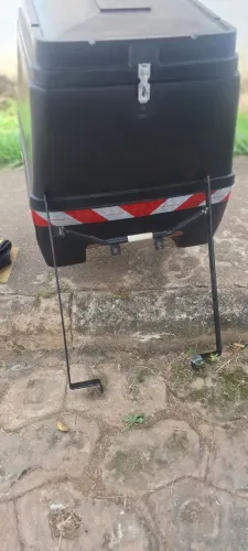 Baú 130 litros com suporte
