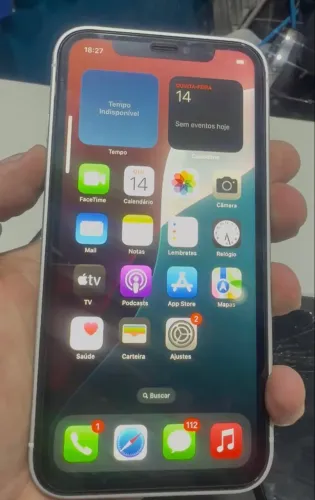 iPhone XR montado no 17 pro