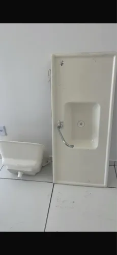 Vendo pias para lavanderia ou quintal (Pia Grande com Torneira e Pia Pequena)