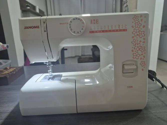 Máquina de Costura Janome 1006P