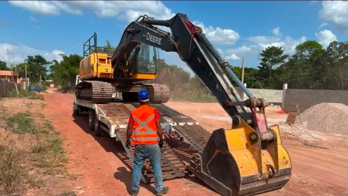 ESCAVADEIRA JOHN DEERE 210GLC