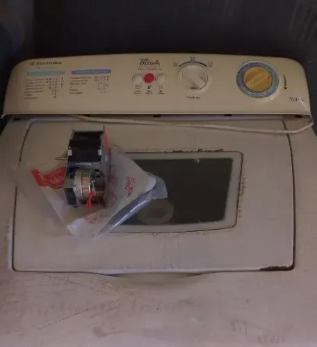 Maquina lavar Electrolux LE08A