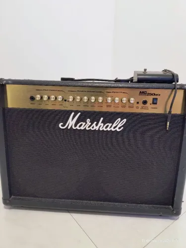 Amplificador Marshall MG250DFX