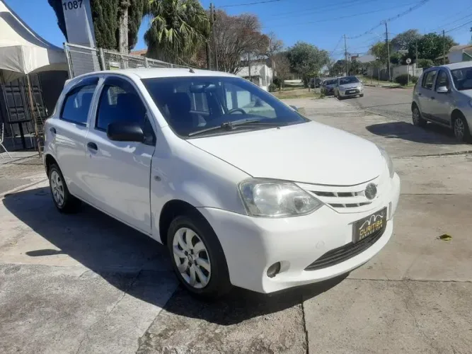 Toyota Etios X 1.3 Flex 16V 5P Mec. 2013
