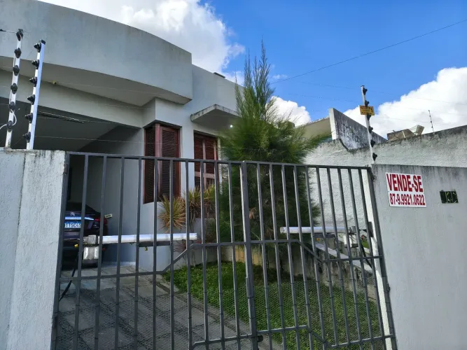 Alugo casa no festival de inverno em Garanhuns,R$ 800,00 a diária , contato: 87- *