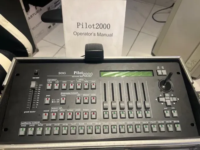 VENDO MESA DMX PILOT 200 PARA ILUMINAÇÃO PROFISSIONAL (COM HARD CASE)!!!