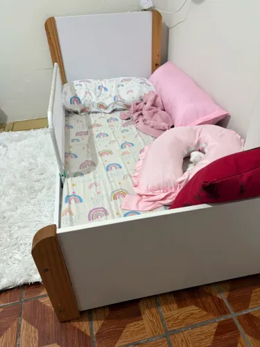 cama montessoriana infantil
