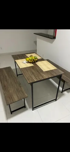 MESA COM UM BANCO