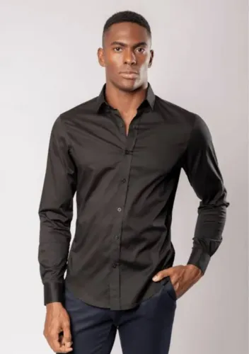 Camisa social preta tamanho 1 (P/M) 15,00 ou troco por fralda xg 